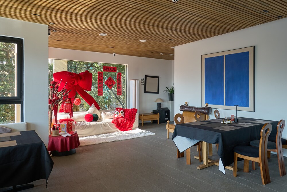 Miyue Shenzhen Tianlu Secret Wild Wizard Holiday Hotel