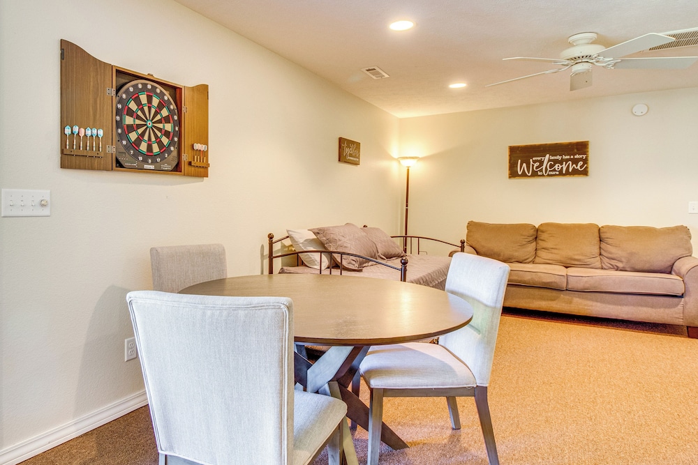 Near Bull Shoals Lake: Spacious Golfer's Getaway!