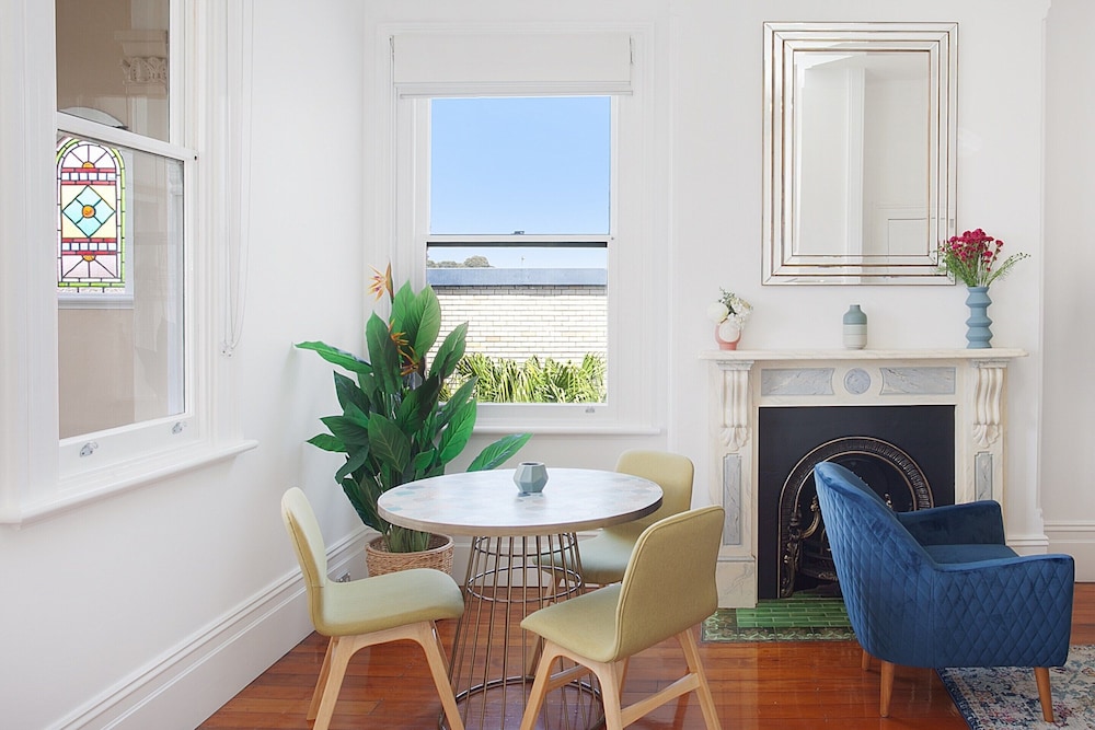 Spacious Studio With Balcony in Inner-city Glebe