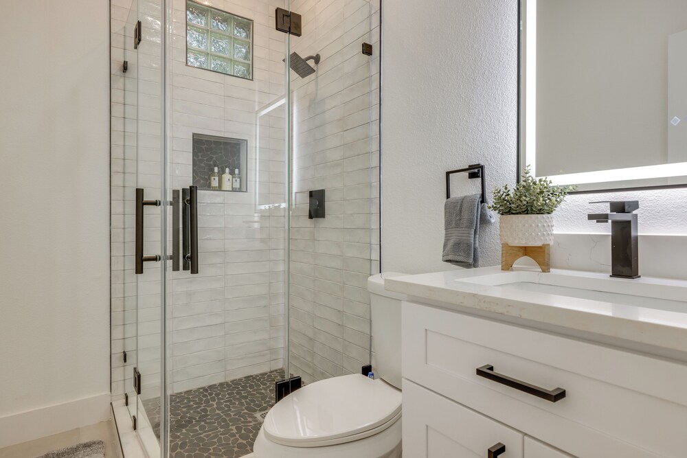 1/2 Mi to Schlitterbahn Waterpark: Home w/ Patio!