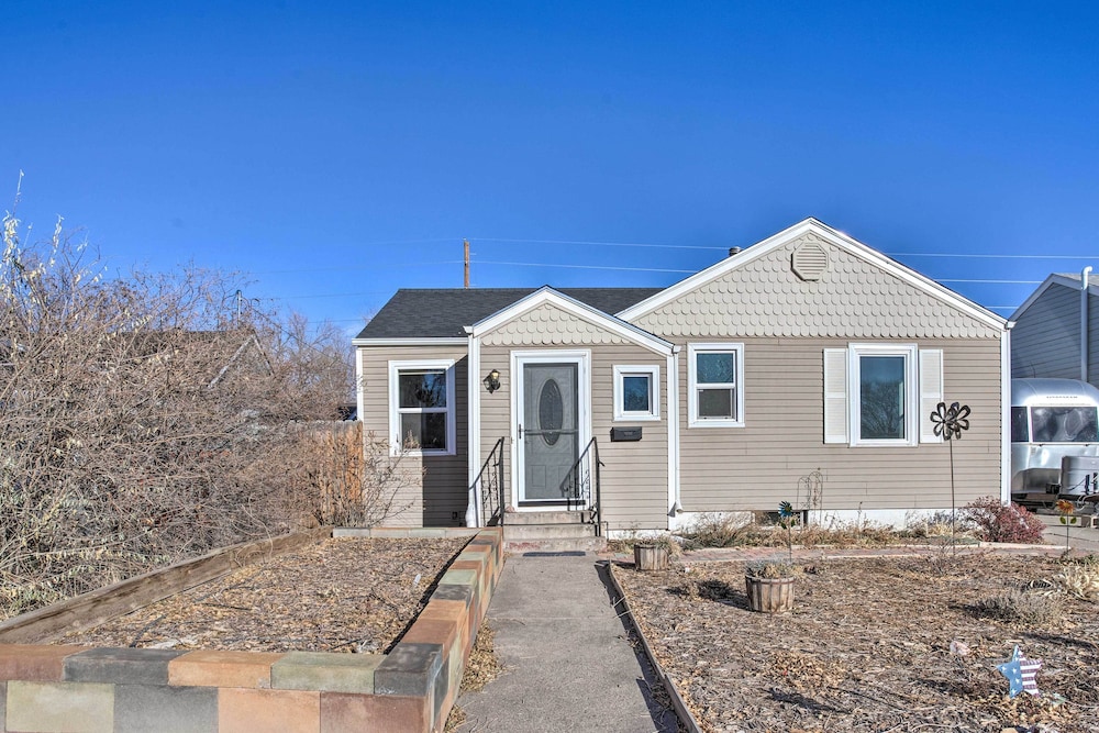 Adventure Home Base - 7 Blocks to Downtown! view 4