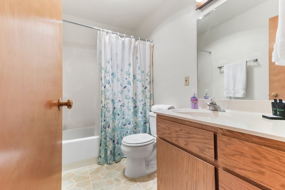 Year Round Condo Near Village Pets OK SD#9 by Bear Valley Vacation Rentals view 4