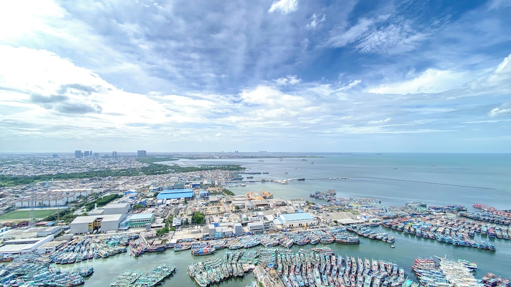 Best View 2BR Green Bay Condominium Apartment