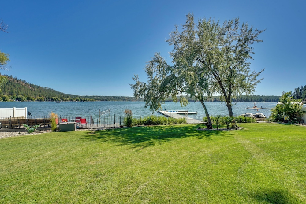 Waterfront Deck w/ Fire Pit: Lake Spokane Gem!