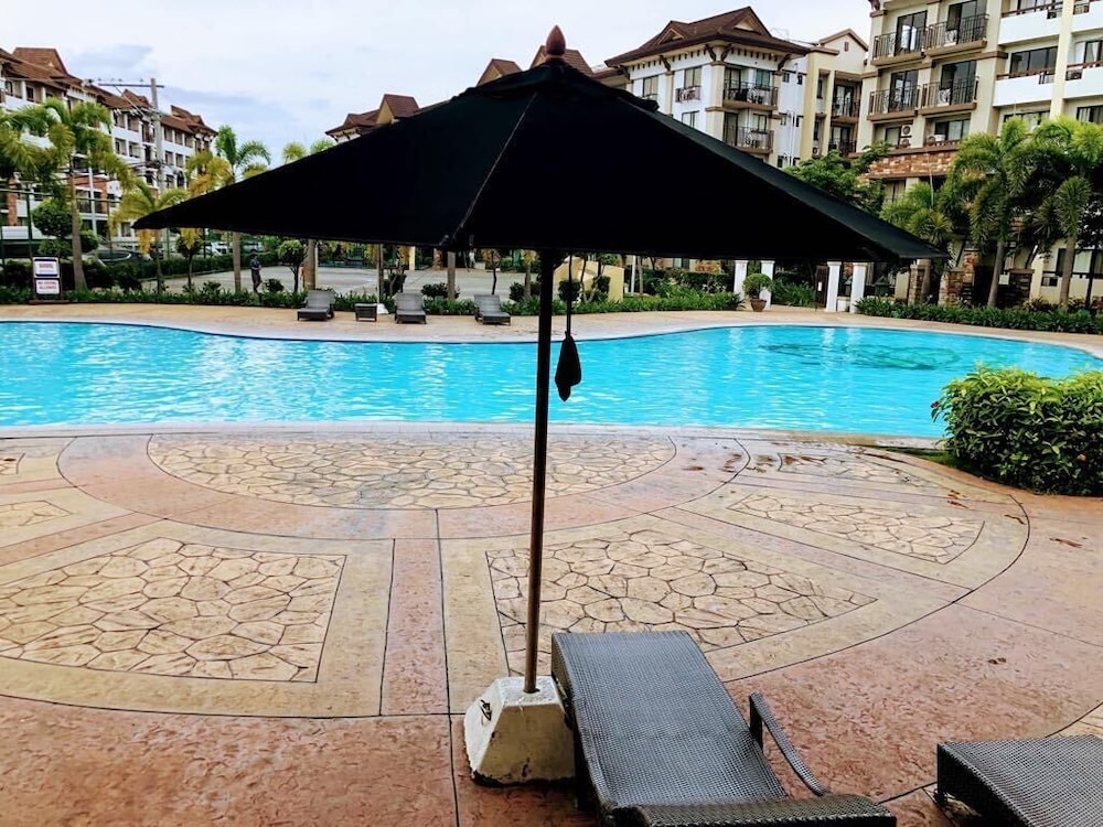 1 Bedroom Deluxe Condo at Apartelle D' Oasis