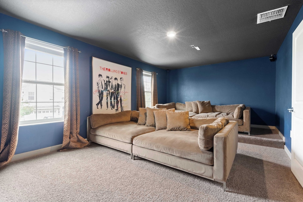 Stinger Luxe Retreat by Avantstay 8BR Luxury Villa Near Disney w/ Pool & Game Room
