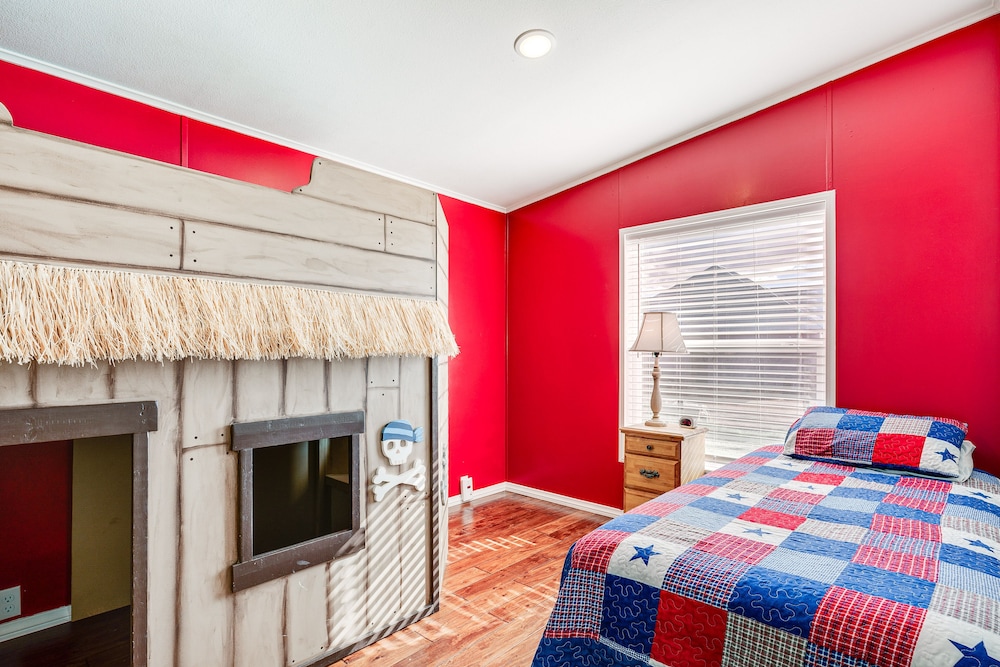 La Verkin Home w/ Yard, Covered Patio & Grill view 5