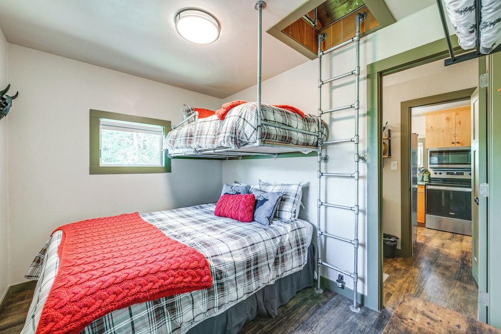 Lake Access, Mtn Views: 'cooks Cabin' in Kamas!