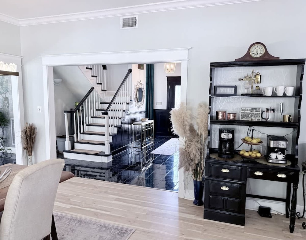 Southern Charm Estate Min From Shopping Beaches