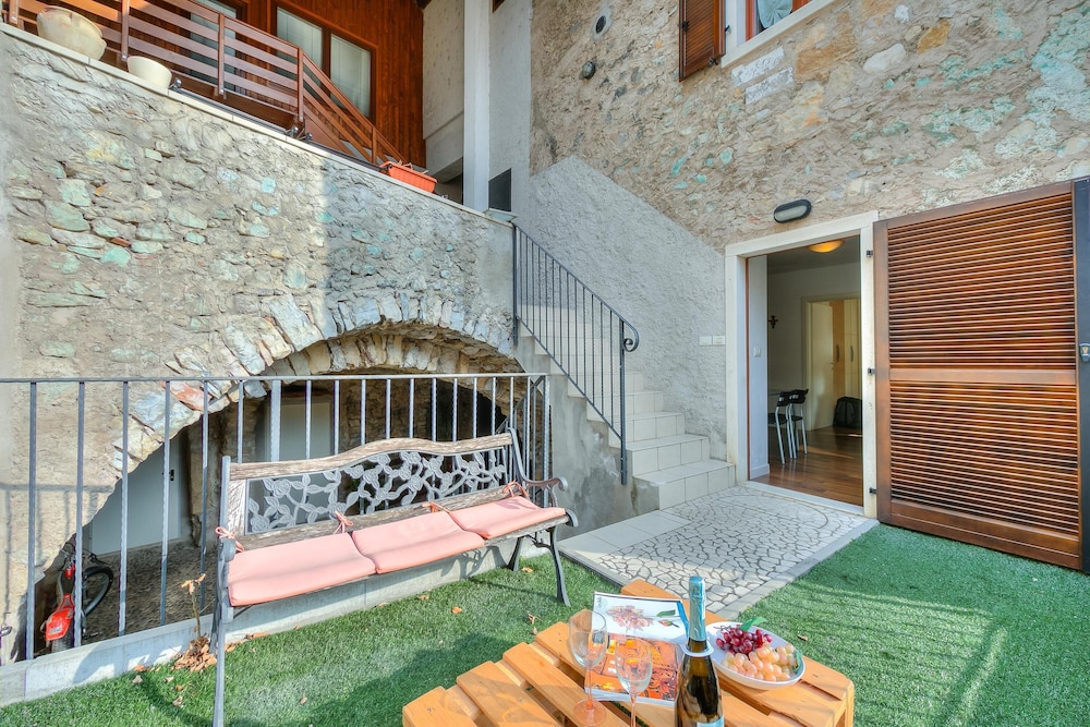 Balcony & Terrace