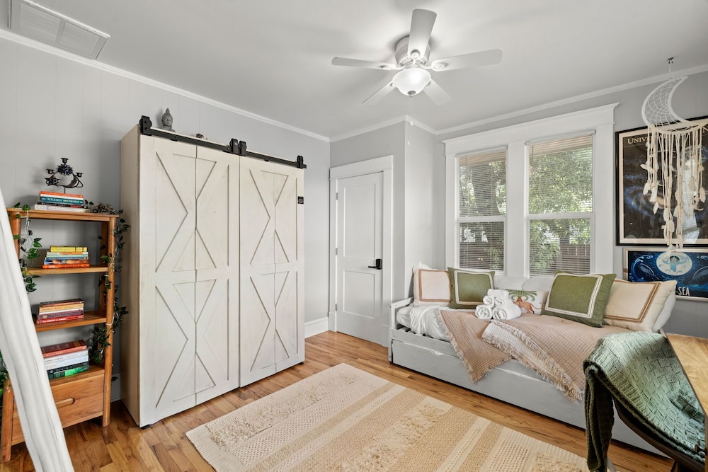 NEW Lakeland Landing Cute Bungalow by Downtown