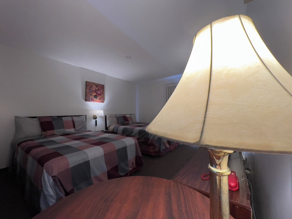 Monashee Motel