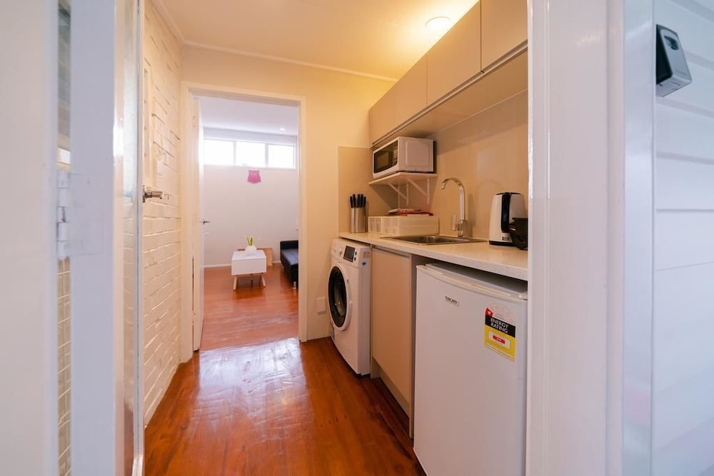 Takapuna Central Spacious & New Home photo 3