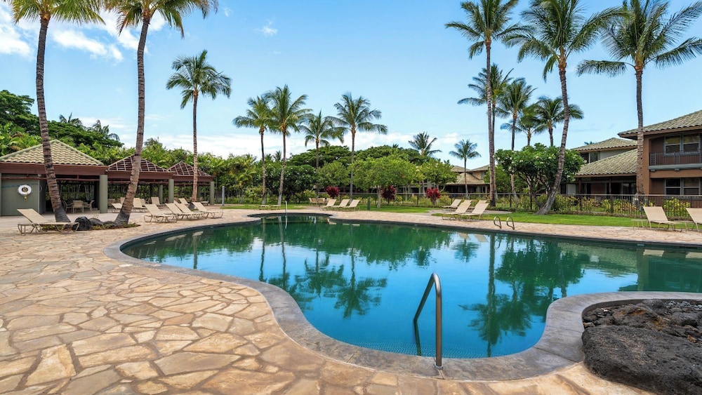 Tropical Escape w/ Lanai, BBQ & Resort Amenities - Vrkcv