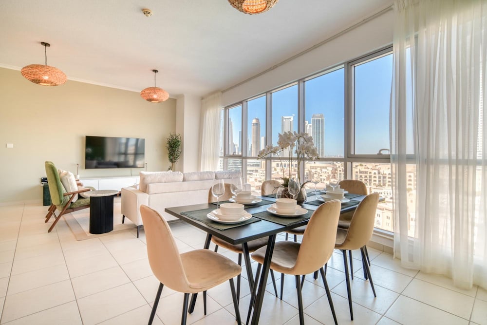 Urban Chic Downtown Apt w Dubai Fountain Views