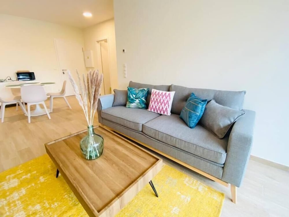 Luxury 2023 Flat in city center. Parking view 5