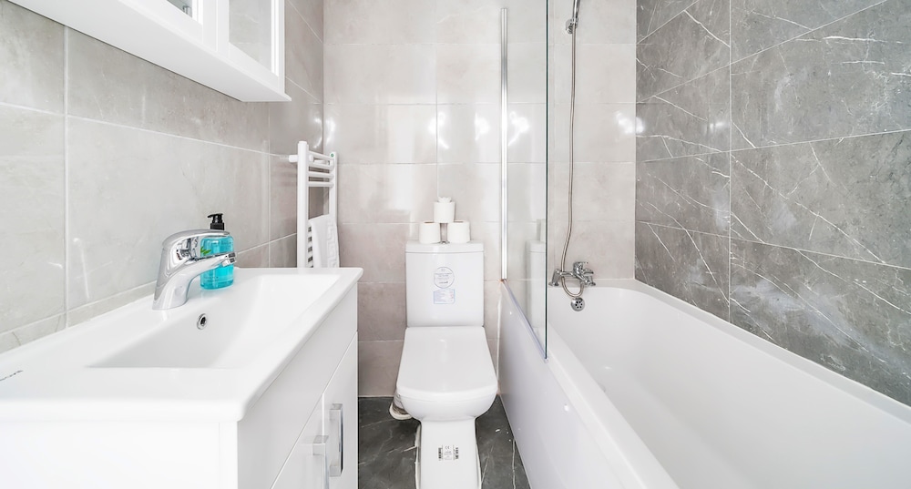 Modern Town Center Apartments Aldershot