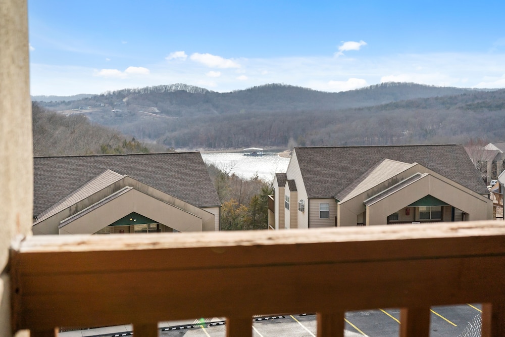 The Bear's Den view 3