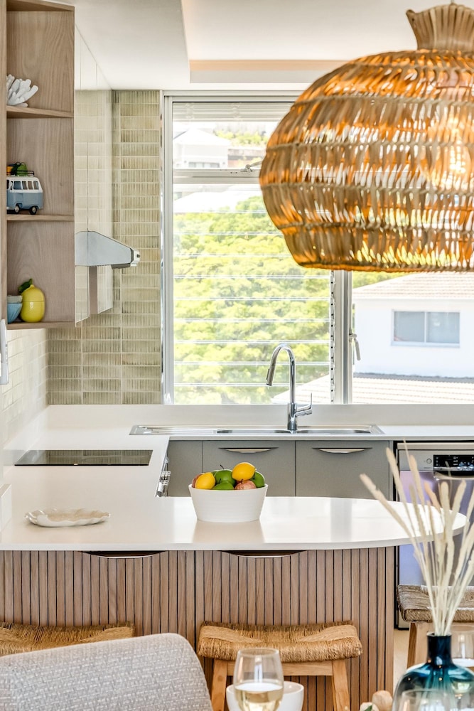 Apartment w Sea Views by Camps Bay Beach Kyanos