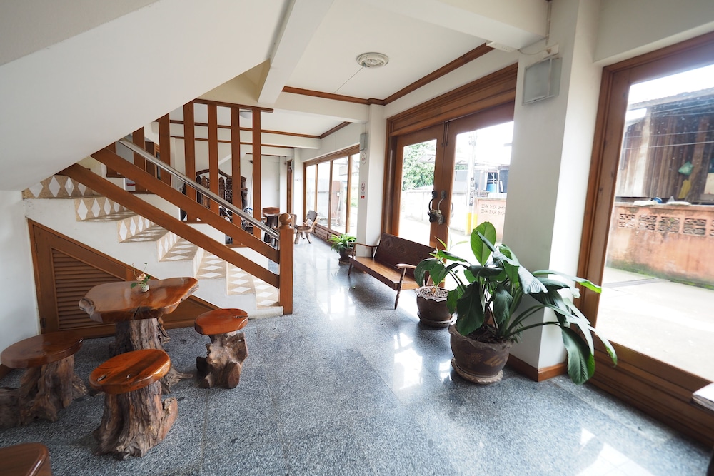 Fah Place Hotel