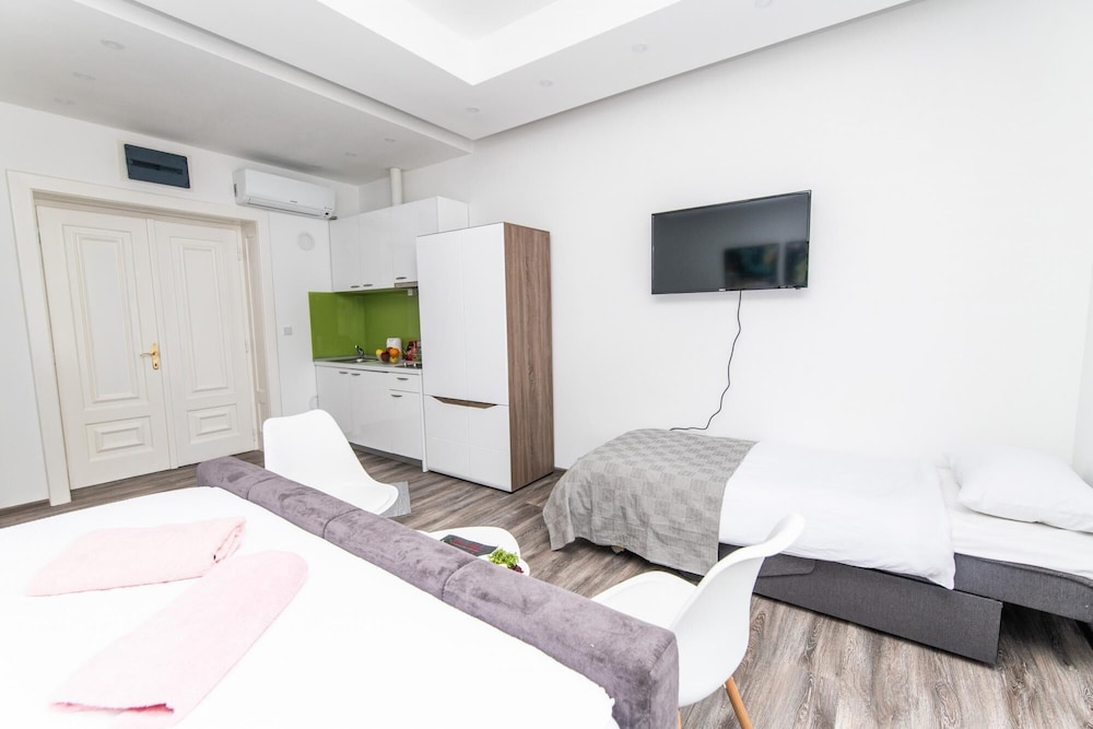 Modern Newly Refurbished Studio Main Street view 3