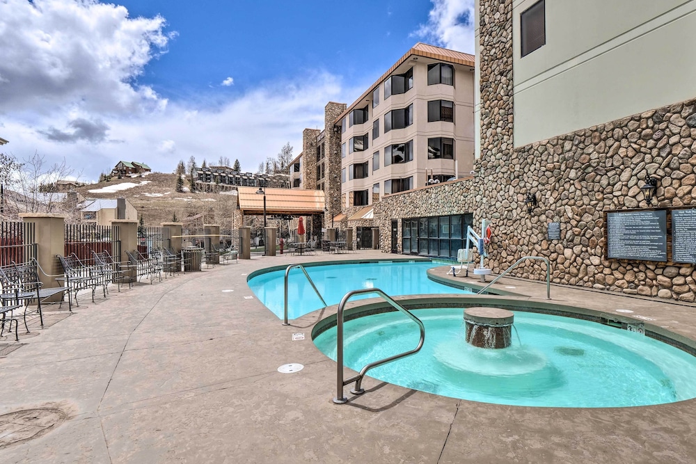 Crested Butte Studio w/ Hot Tub: Walk to Slopes!