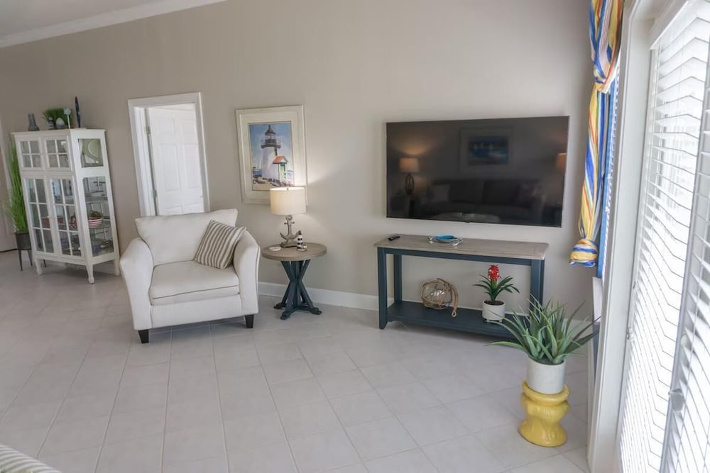Pavilion Palms 204c