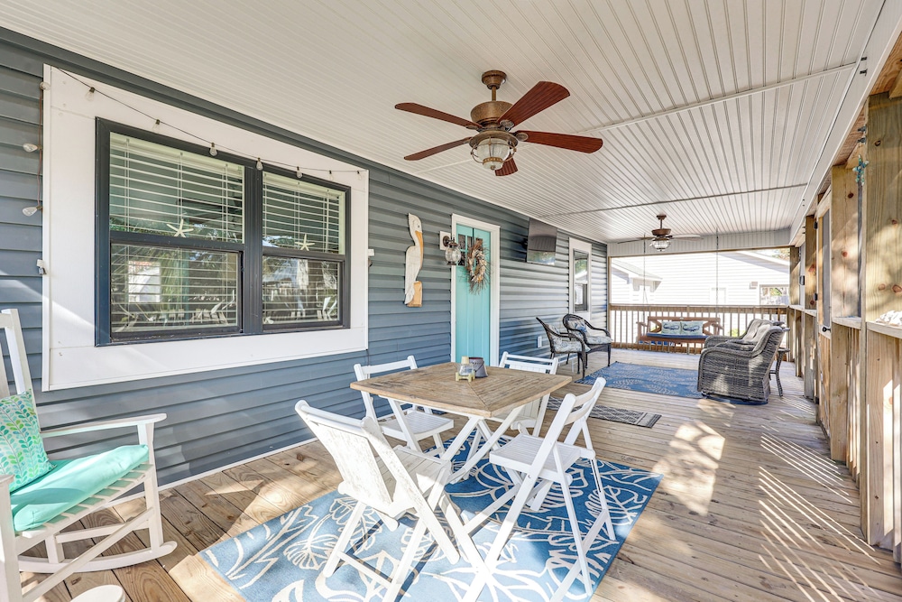 Play & Unwind, Oak Island Home < 2 Mi to Beach!