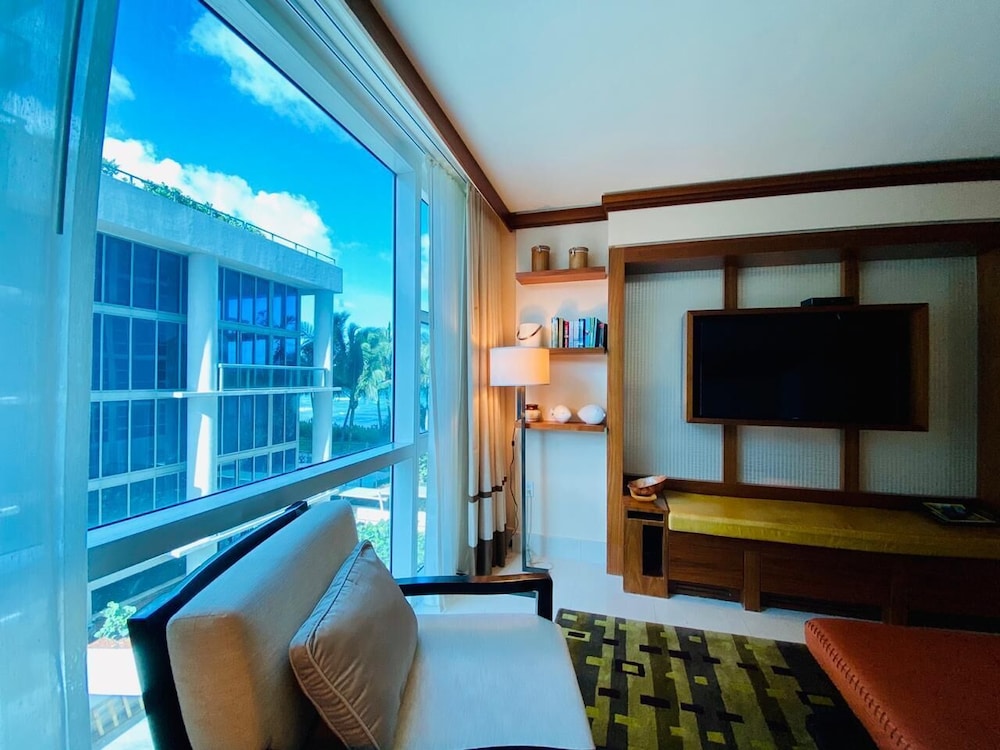 Carillon Miami Beach Private Suites