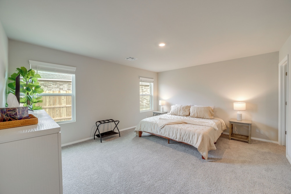 Family-friendly, Pets Welcome: Broken Arrow Gem!