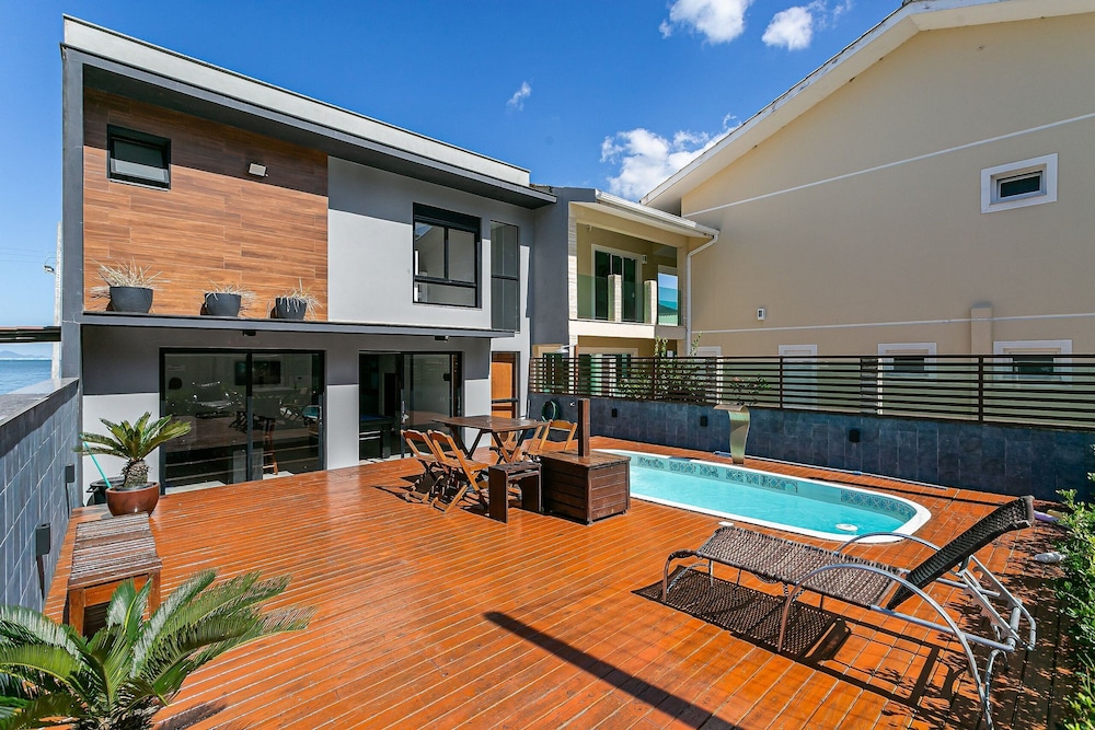 Casa Pé Na Areia com Piscina e Jacuzzi