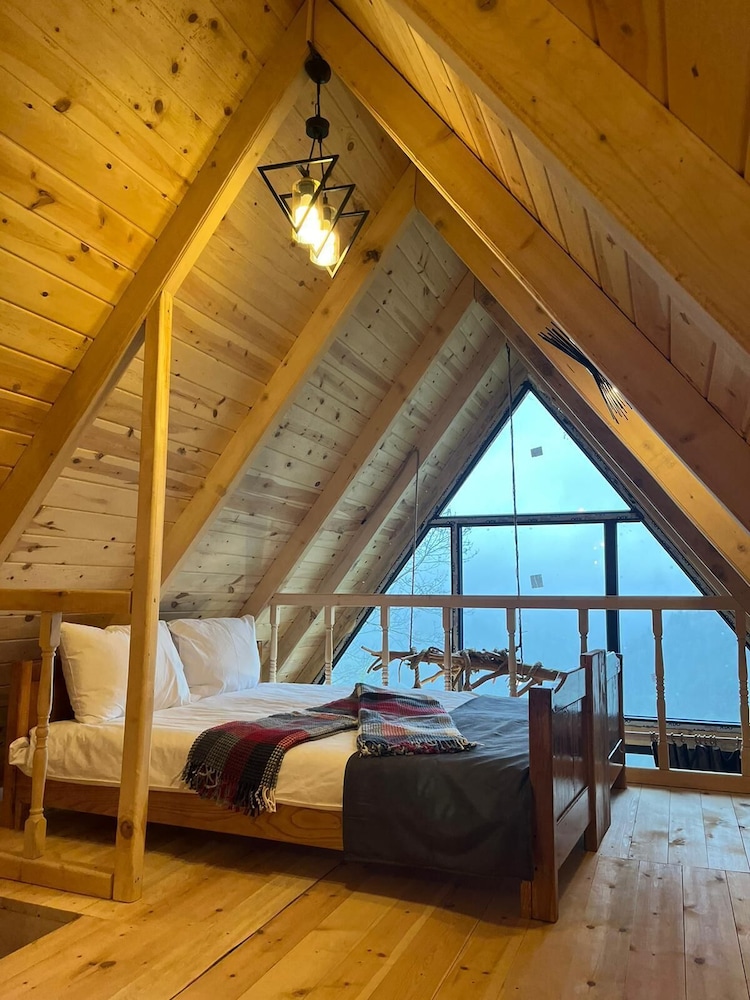 Aron Bungalov view 3