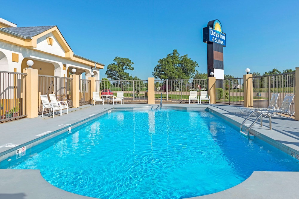 Days Inn  Suites by Wyndham Osceola AR - Property Image 14