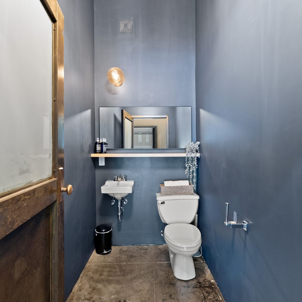 Greenwich Court by Rove Travel 3BR Loft w Sauna