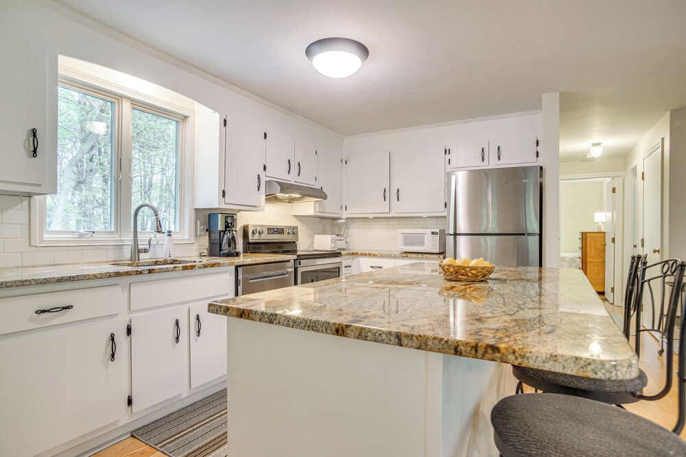 1/2 Mi to Cooks Brook Beach: Cozy Cape Cod Retreat