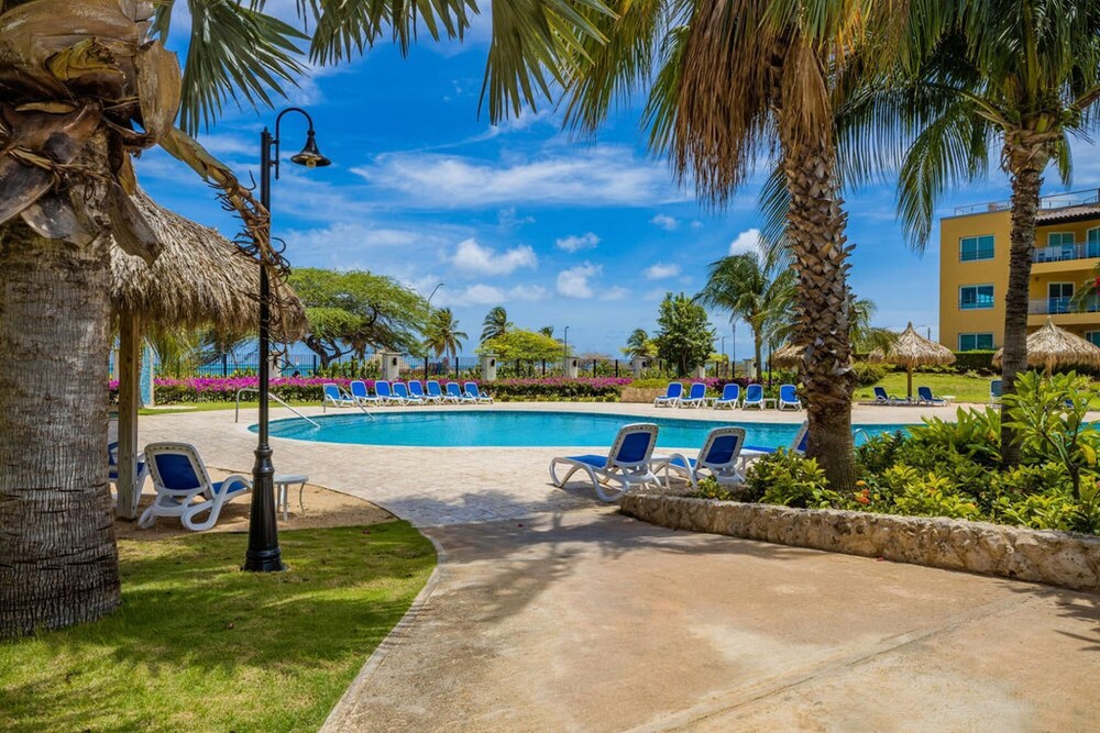 2BR 3BA Condo on Eagle Beach w Amazing Amenities