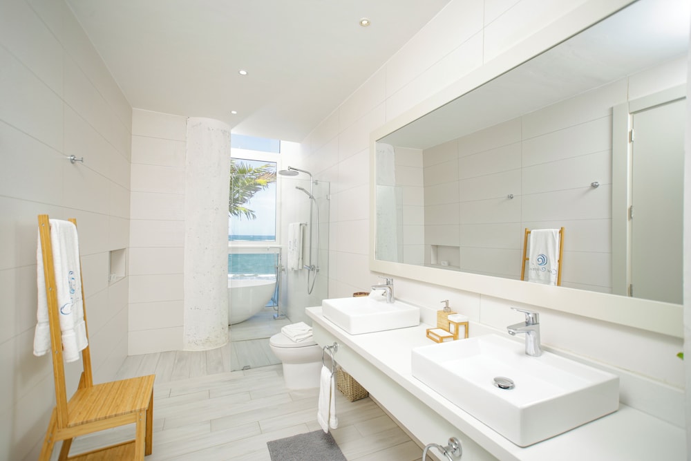 Oceanfront Luxury 10BR Villa