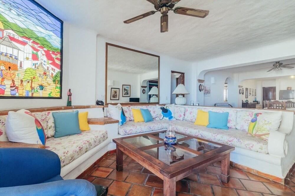 Ocean View 2Br Condo-balcony-beach-pool - 604
