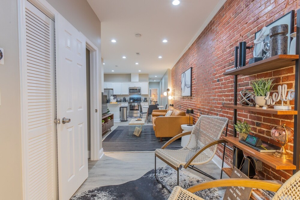 Baltimore's Home Away From Home 2 Bedroom Apts by Redawning - Property Image 1