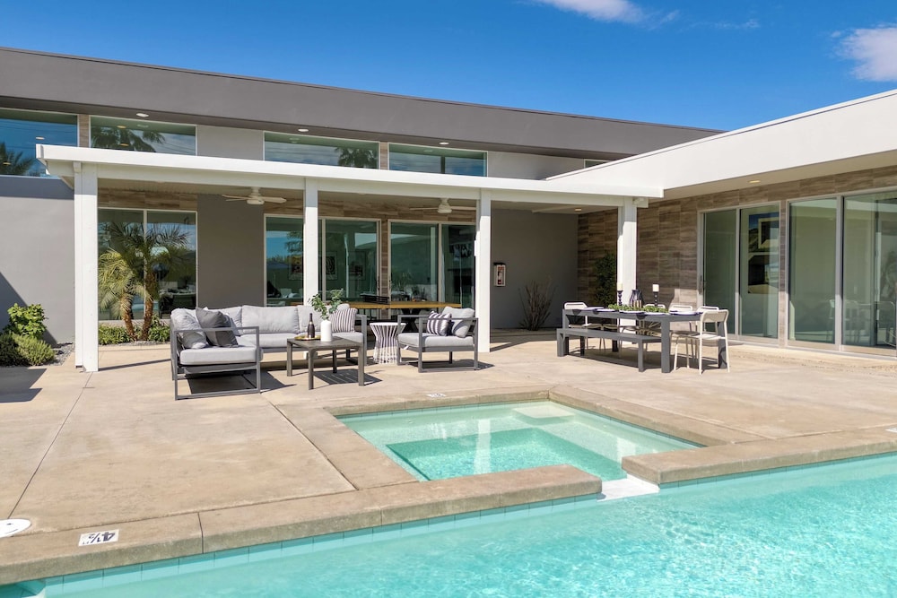Sleeps 28! 2 Luxe Villas w/ Pool & Putting Green Polo Villas Nova by Avantstay