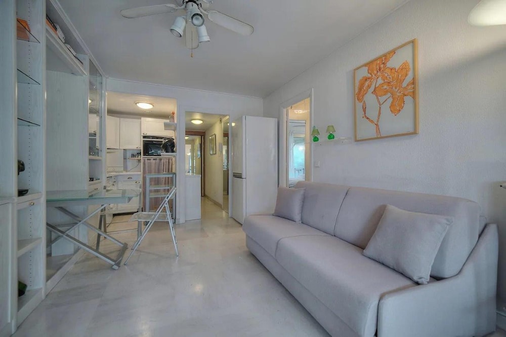 One Bed Apt in the Center of Cannes - 2198