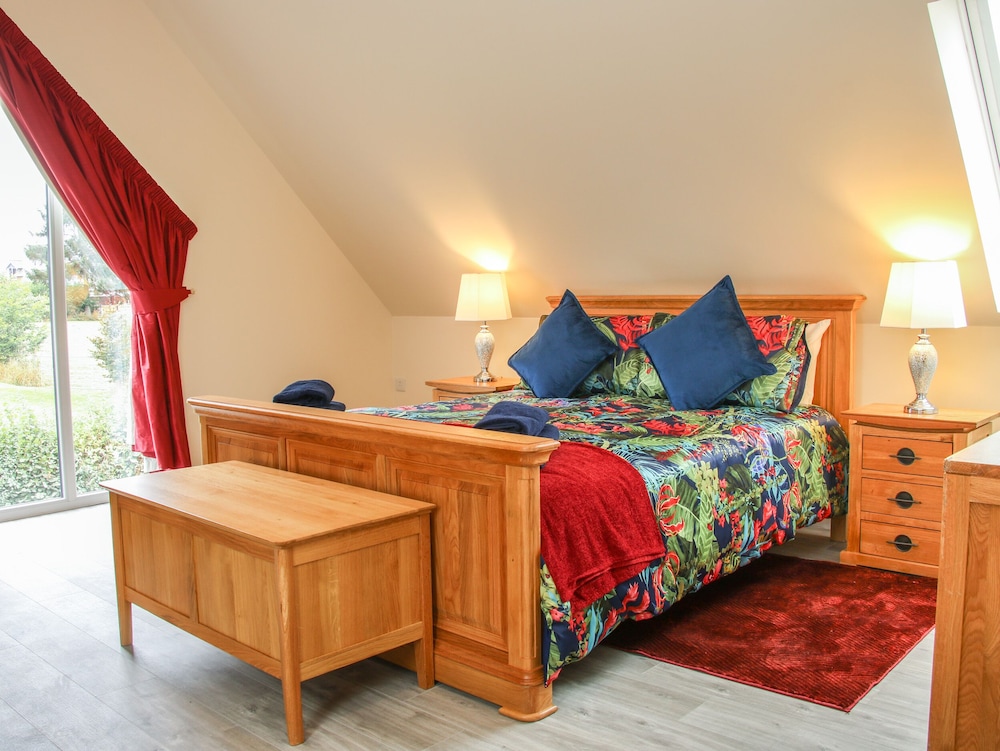 Holly Lodge