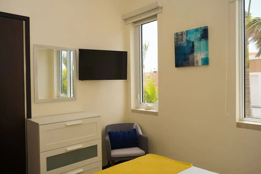 Eagle Beach Resort Ground Level 3br3ba Pool Levent