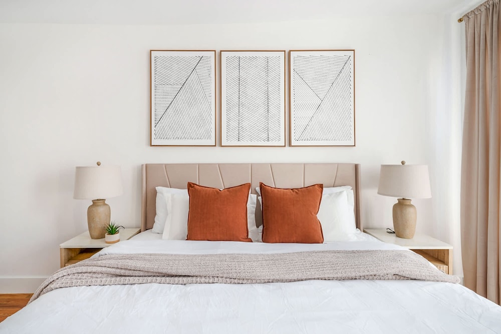 444-4e Contemporary 2BR in Hell s Kitchen