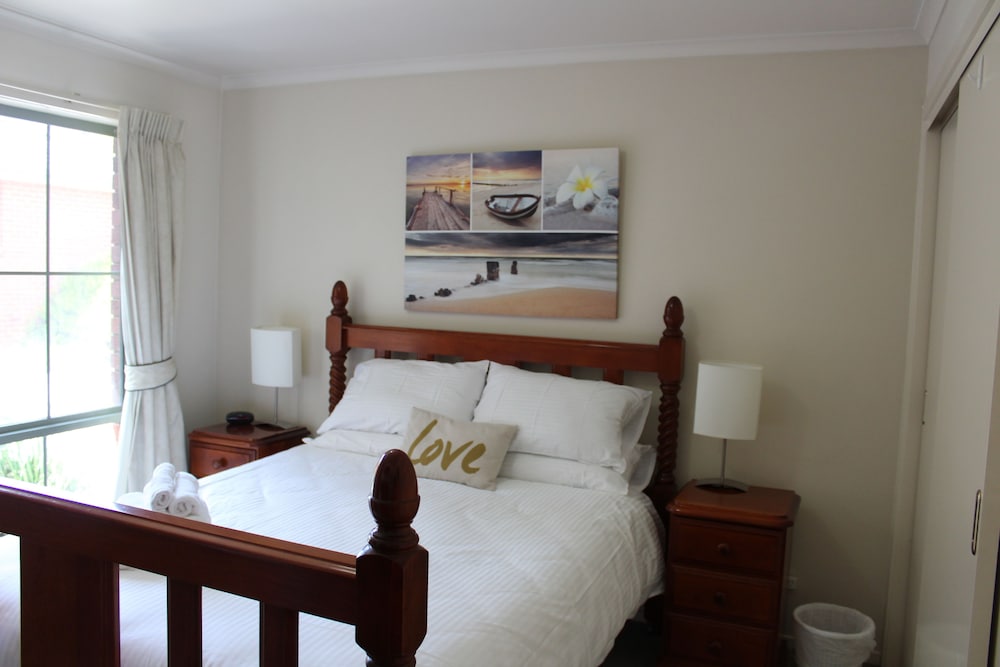 Australian Home Away Ringwood at Bardia