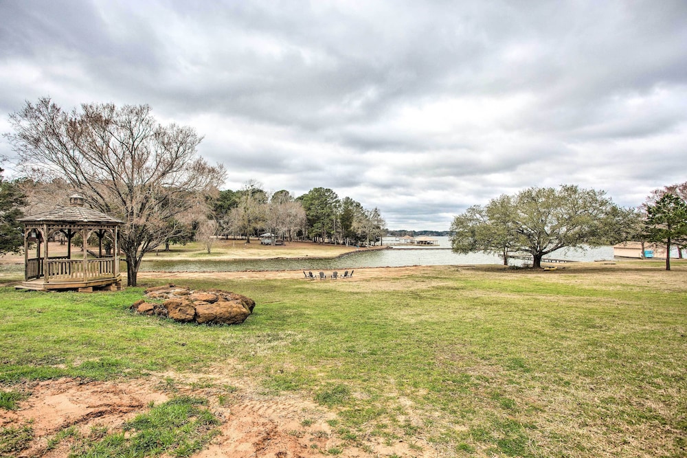 Lakefront Frankston Home w/ Guest Studio! - Property Image 12