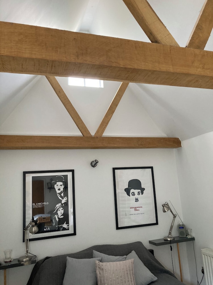 Remarkable 1-bed Cottage in Orwell Cambridgeshire