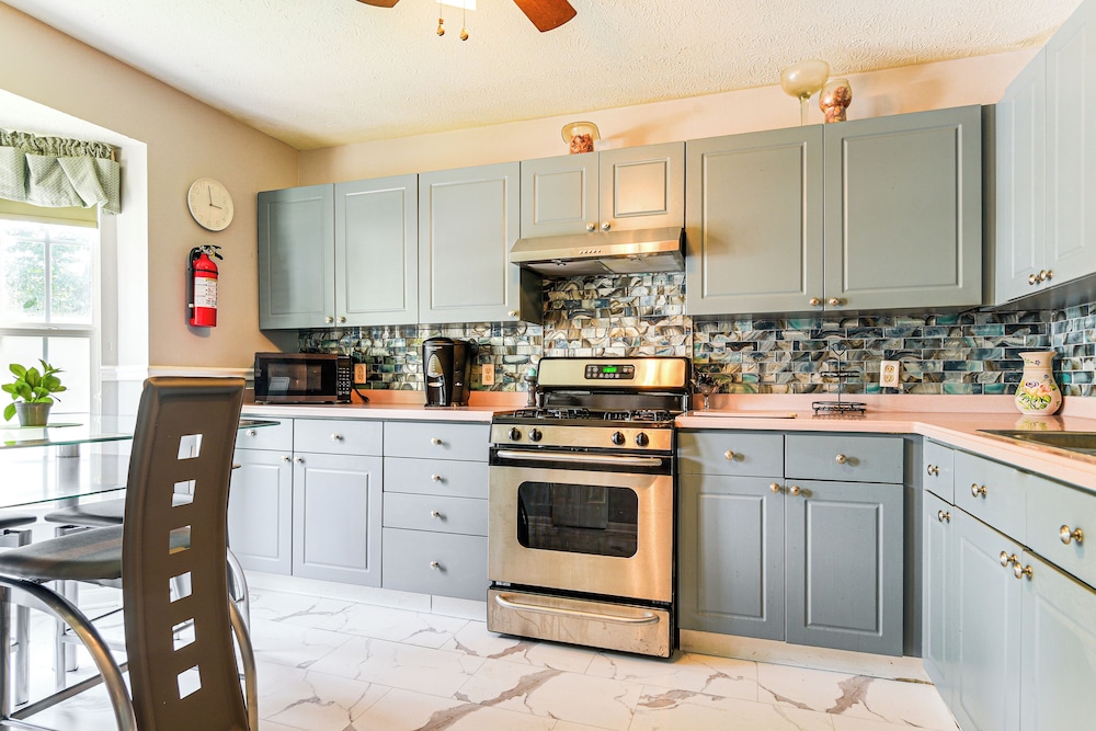 11 Mi to Dtwn Aberdeen: Spacious Townhome!