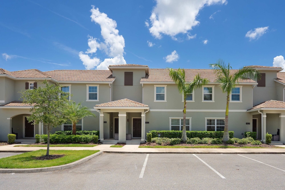 Comfort Stay With Pool Near Attractions