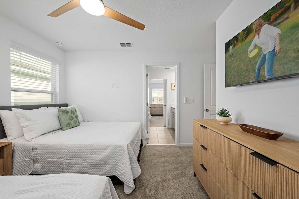 Light Welcoming Fun Resort Home Sleeps 20